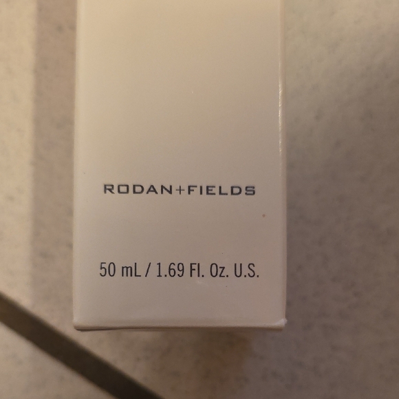 Rodan + Fields Reverse Radiance Mask - Picture 2 of 3